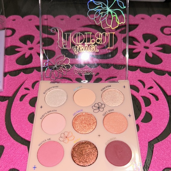 Colourpop 4Ever Floral eyeshadow palette - Picture 3 of 4